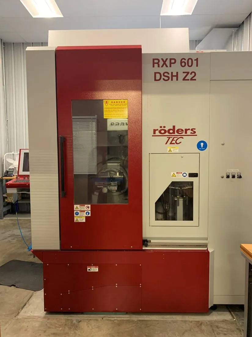Röders Tec RXP 601 DSH high-speed milling center at D&M Tool